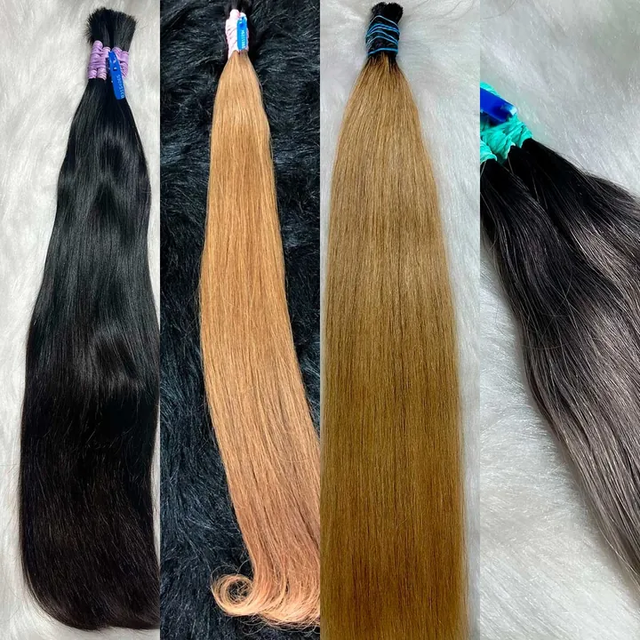Quatro mechas de cabelo humano, do castanho escuro ao loiro, lado a lado