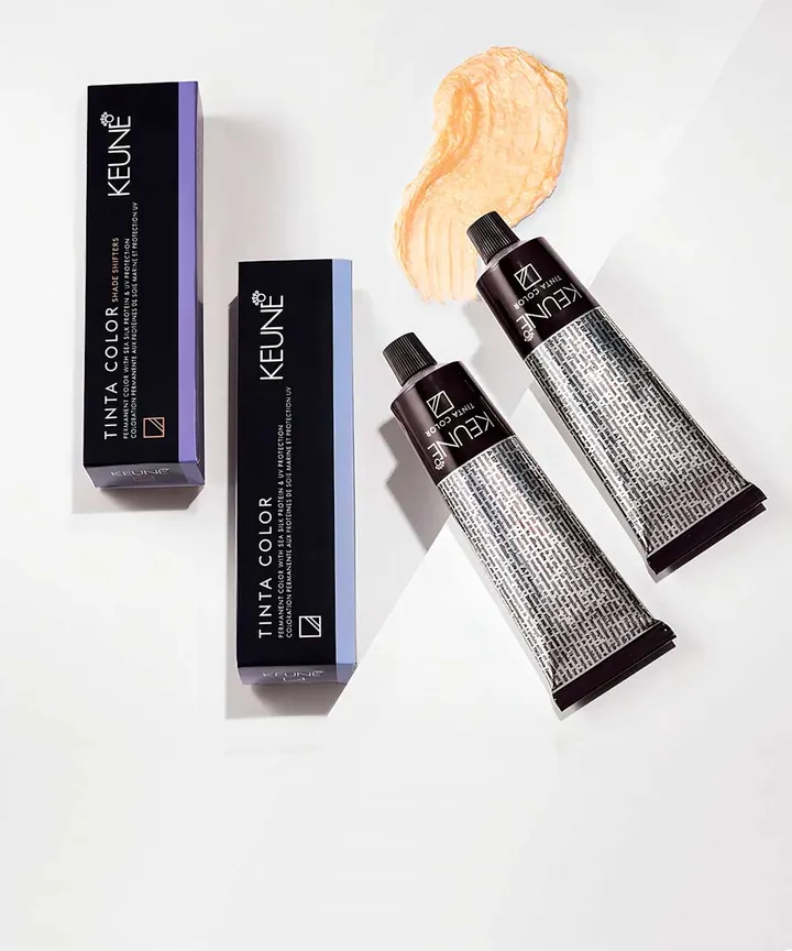 Caixas e bisnagas da Tinta Color Keune, coloração permanente de 60 ml